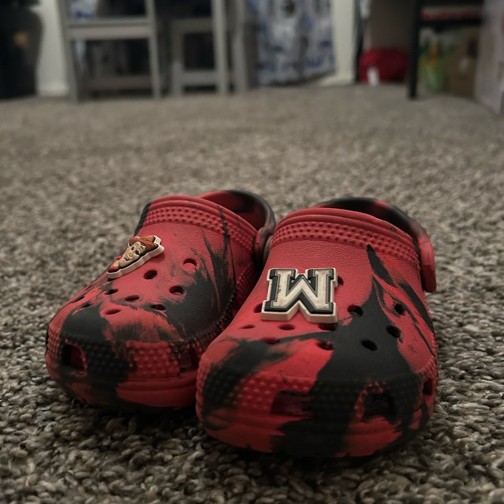 Kids Red M-Logo Clogs